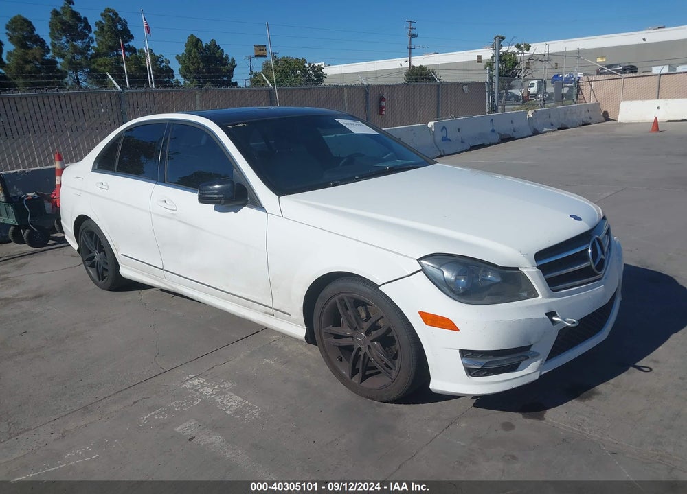 2013 MERCEDES-BENZ C 250 LUXURY/SPORT VIN: WDDGF4HB1DA828056