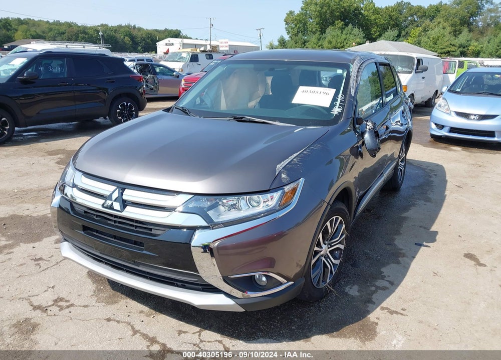 2018 MITSUBISHI OUTLANDER ES VIN: JA4AD2A35JZ036660