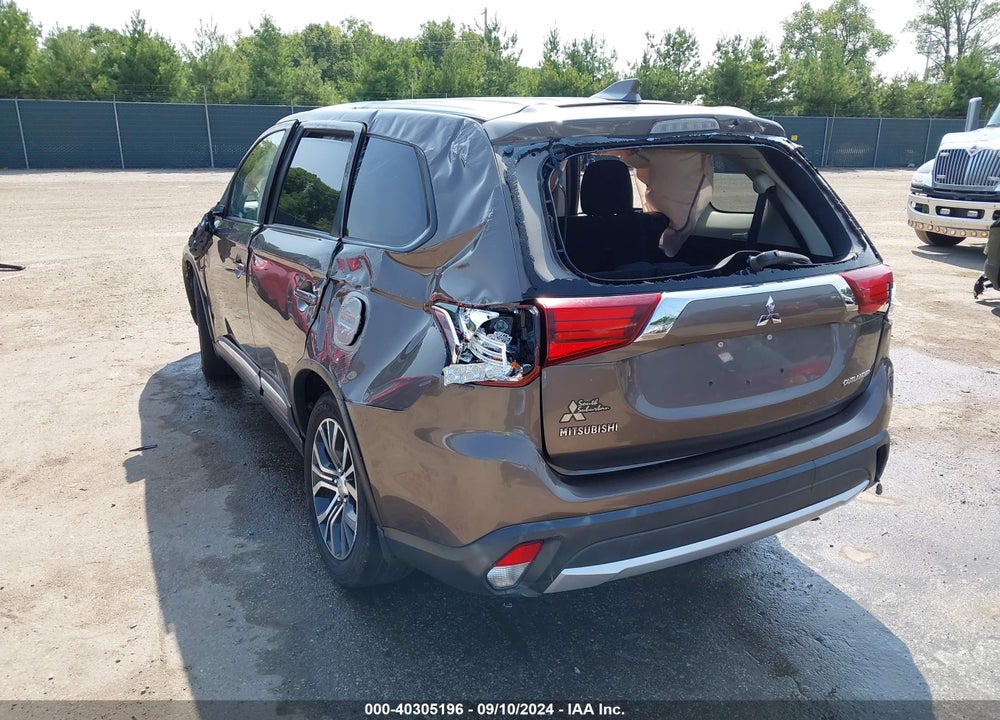 2018 MITSUBISHI OUTLANDER ES VIN: JA4AD2A35JZ036660