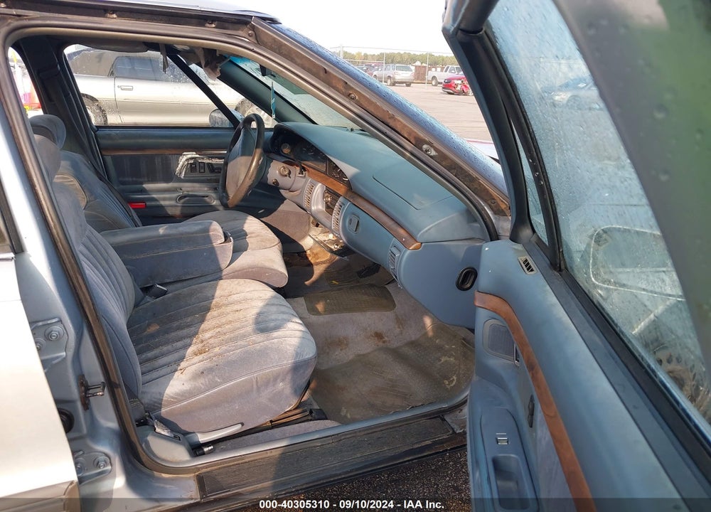 1995 OLDSMOBILE 88 ROYALE VIN: 1G3HN52K9S4828303