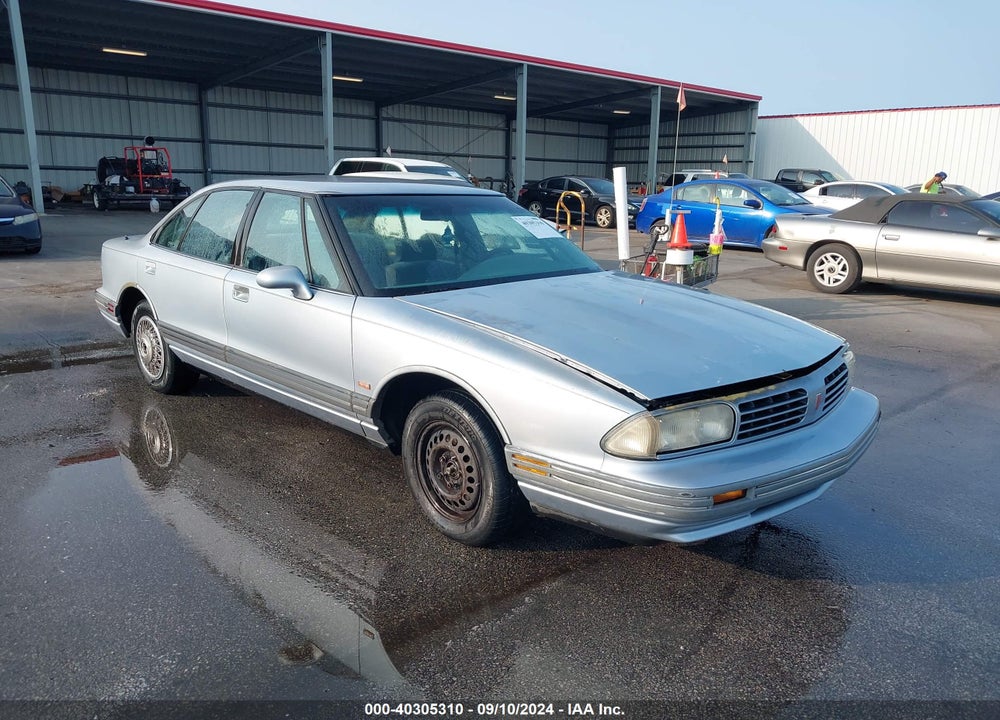 1995 OLDSMOBILE 88 ROYALE VIN: 1G3HN52K9S4828303