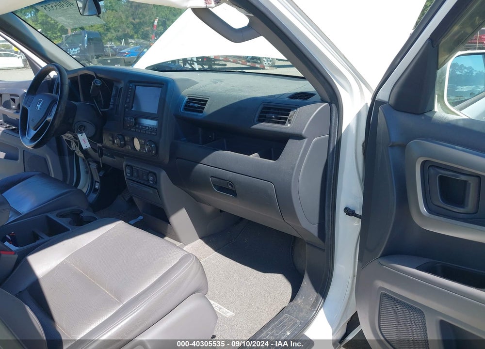 2011 HONDA RIDGELINE RTL VIN: 5FPYK1F5XBB451552