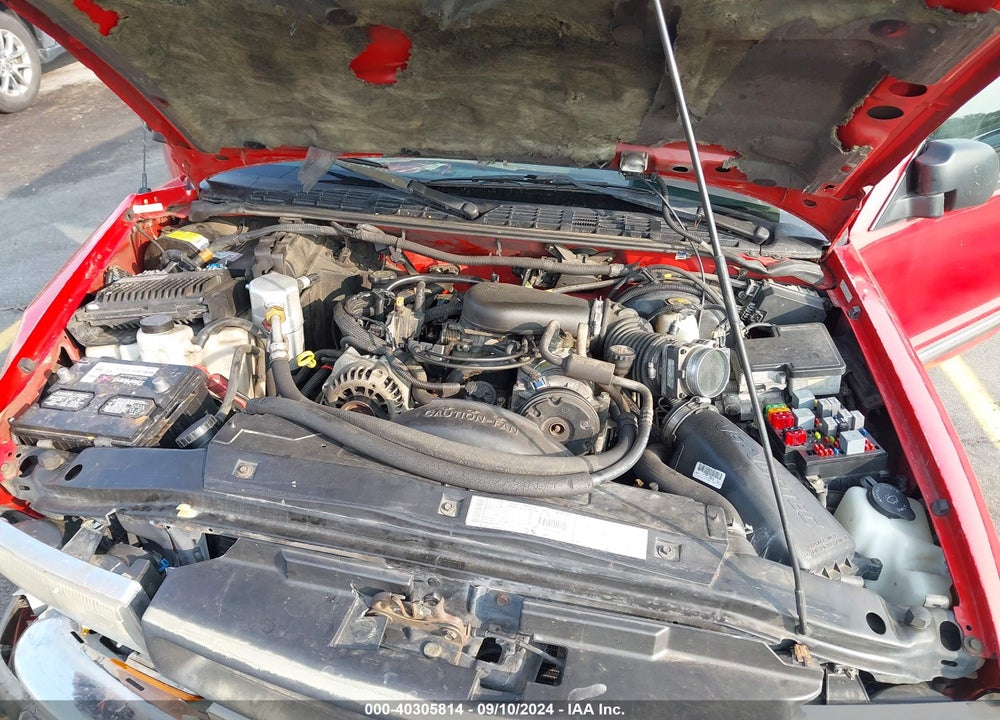 2000 CHEVROLET BLAZER LS VIN: 1GNDT13W2Y2224148