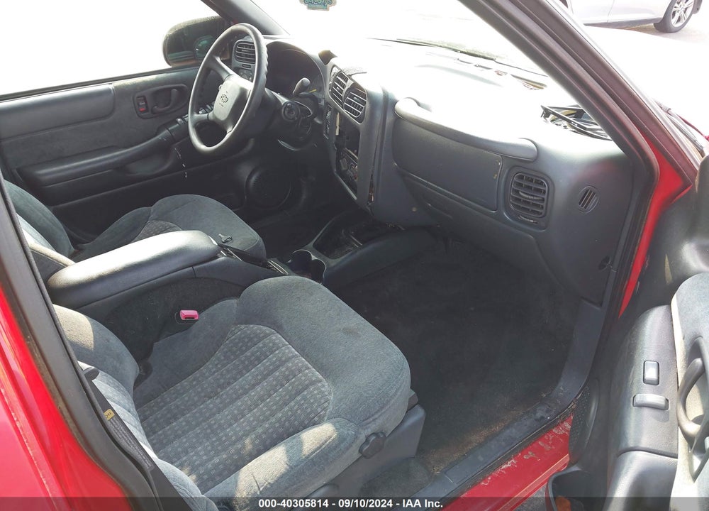 2000 CHEVROLET BLAZER LS VIN: 1GNDT13W2Y2224148