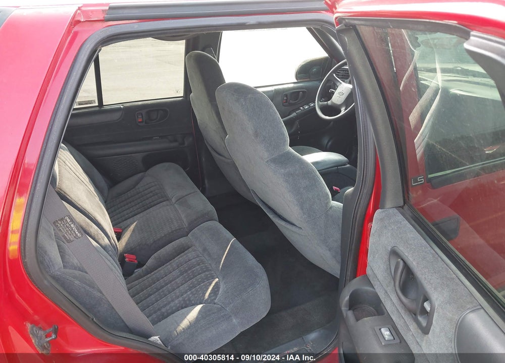 2000 CHEVROLET BLAZER LS VIN: 1GNDT13W2Y2224148