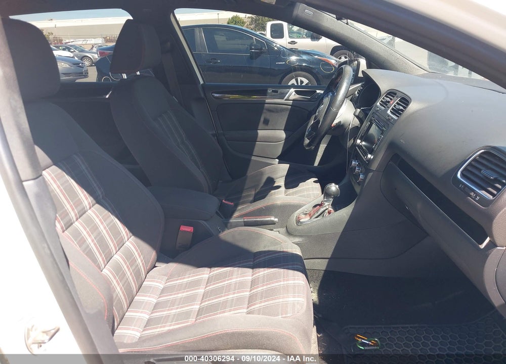 2011 VOLKSWAGEN GTI 4-DOOR VIN: WVWHD7AJ1BW132370