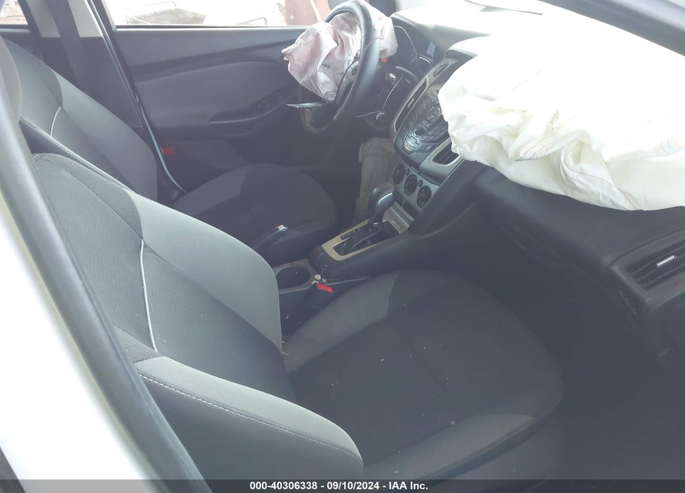 2014 FORD FOCUS SE VIN: 1FADP3K28EL163617