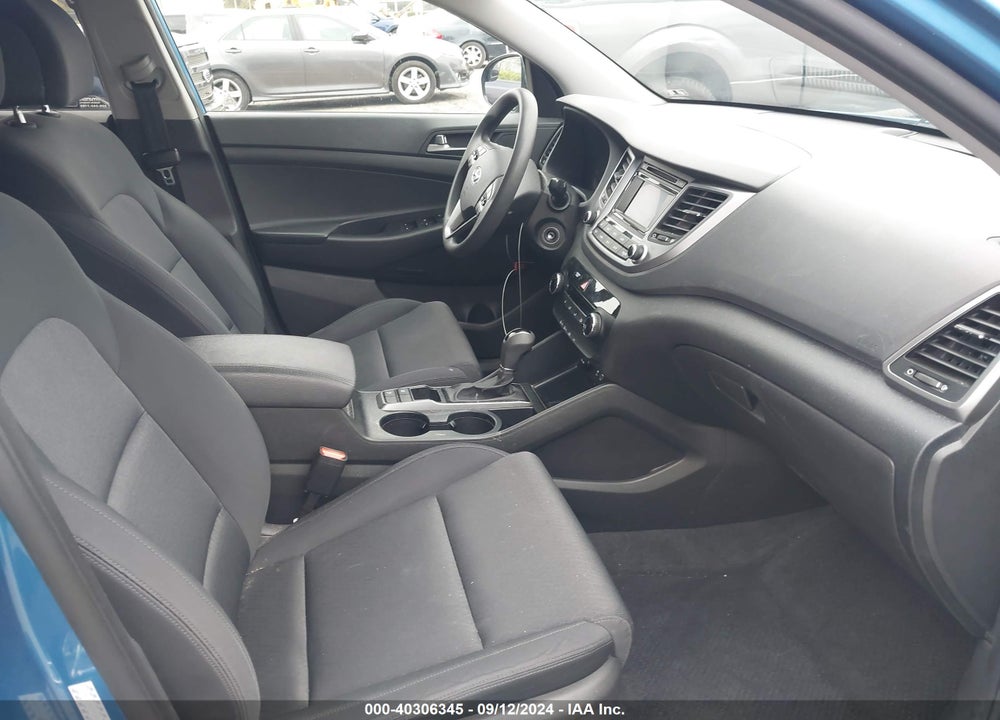 2017 HYUNDAI TUCSON SE VIN: KM8J33A48HU492081