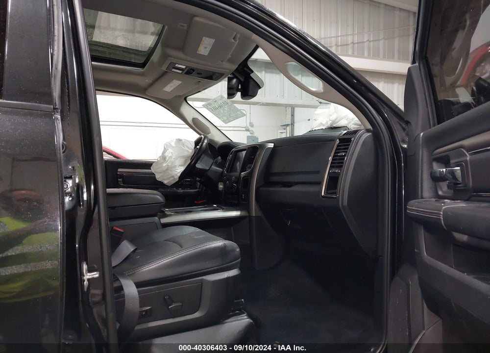 2017 RAM 1500 NIGHT 4X4 5'7 BOX VIN: 1C6RR7MT0HS647791