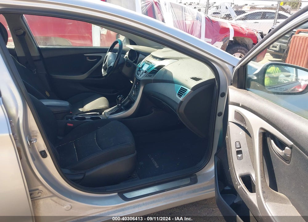 2016 HYUNDAI ELANTRA VIN: 5NPDH4AE0GH738079