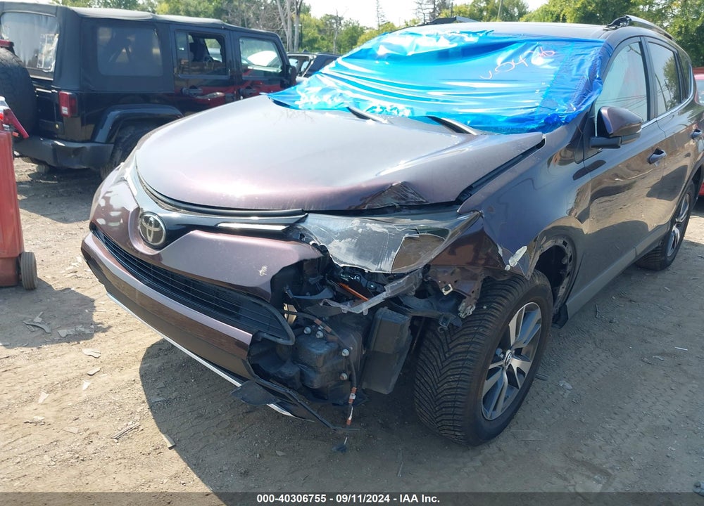 2018 TOYOTA RAV4 XLE VIN: 2T3RFREV0JW704226