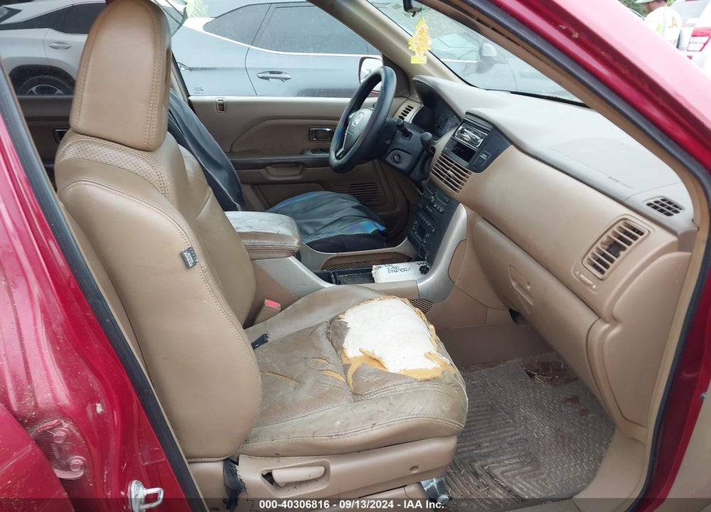 2005 HONDA PILOT EX-L VIN: 5FNYF18535B065912