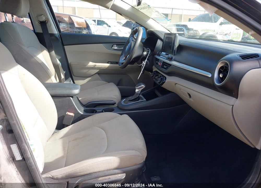 2019 KIA FORTE LXS VIN: 3KPF24AD9KE138174