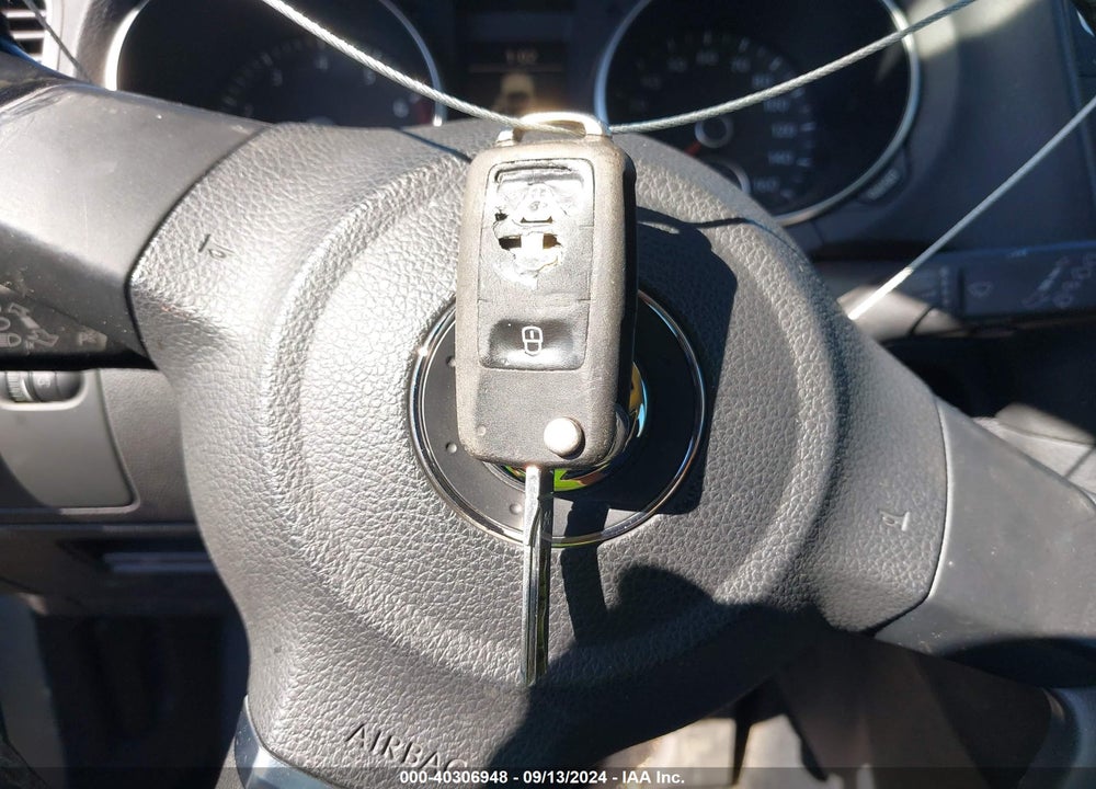 2013 VOLKSWAGEN GOLF 2.5L 4-DOOR VIN: WVWDB7AJ9DW088108