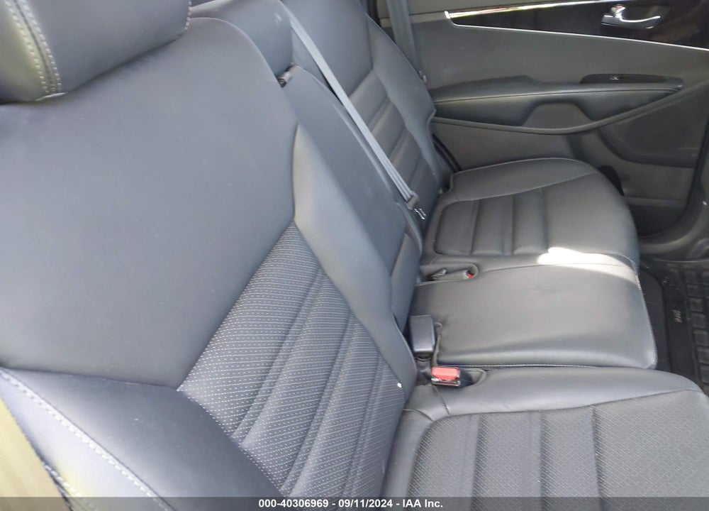 2016 KIA SORENTO 3.3L EX VIN: 5XYPHDA58GG142870