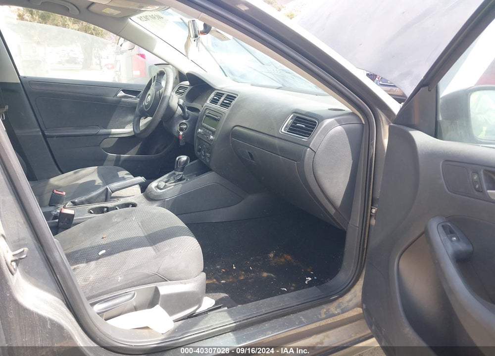 2013 VOLKSWAGEN JETTA 2.0L S VIN: 3VW2K7AJ2DM399822
