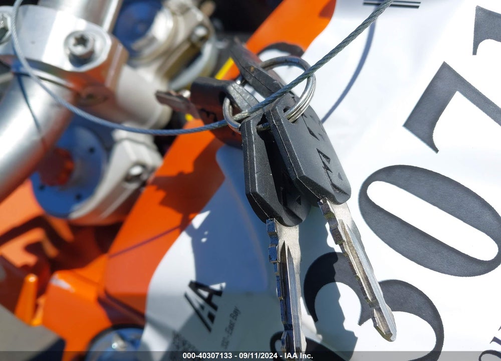 2004 KTM 950 ADVENTURE VIN: VBKVA44024M902280