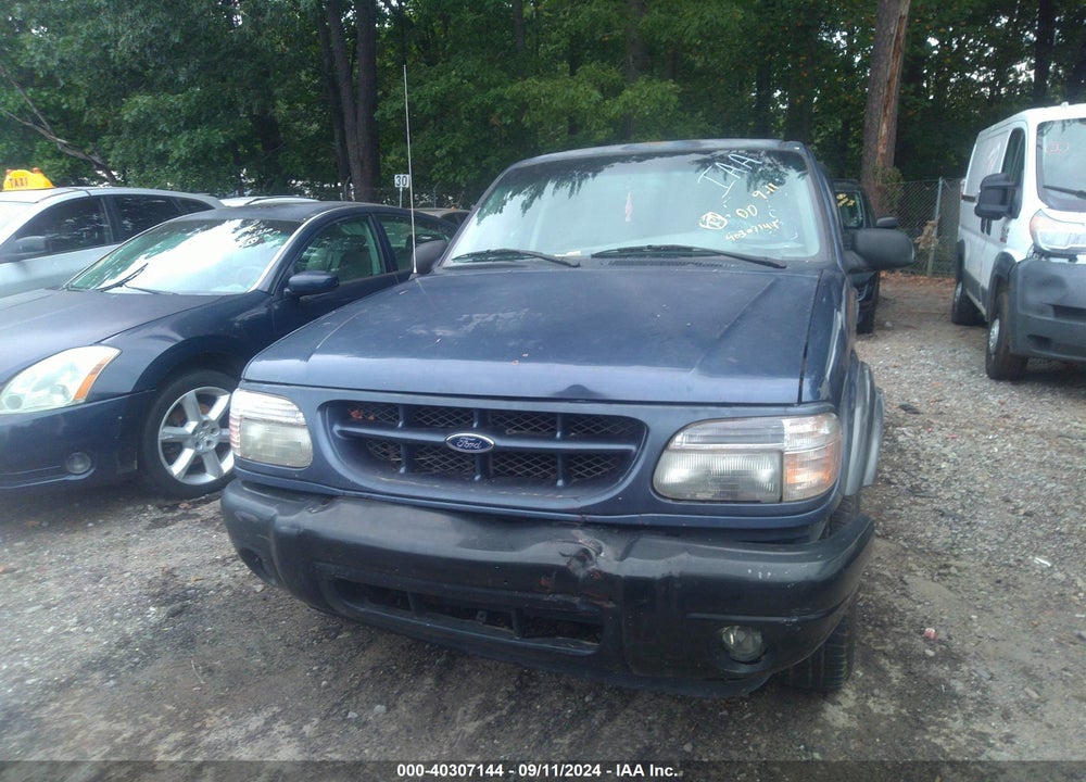 2000 FORD EXPLORER XLT VIN: 1FMZU83P4YZC62657