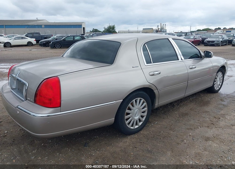 2003 LINCOLN TOWN CAR SIGNATURE VIN: 1LNHM82W53Y687906