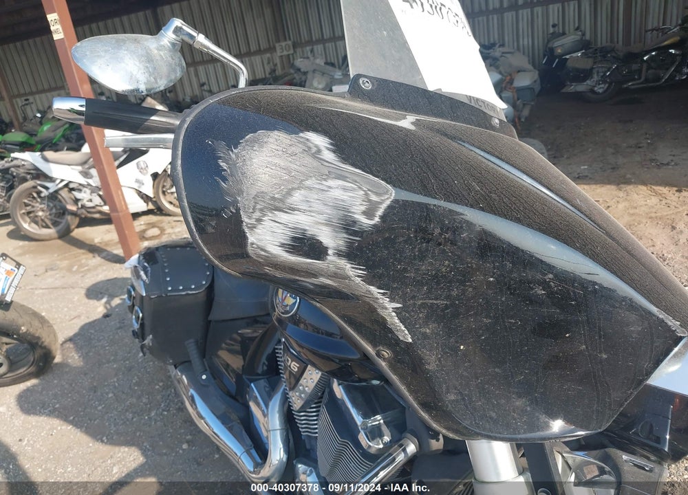 2011 VICTORY MOTORCYCLES CROSS ROADS STANDARD VIN: 5VPBB36N0B3004494