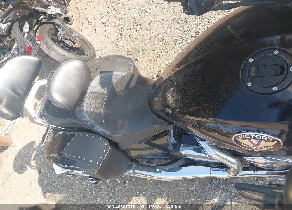 2011 VICTORY MOTORCYCLES CROSS ROADS STANDARD VIN: 5VPBB36N0B3004494