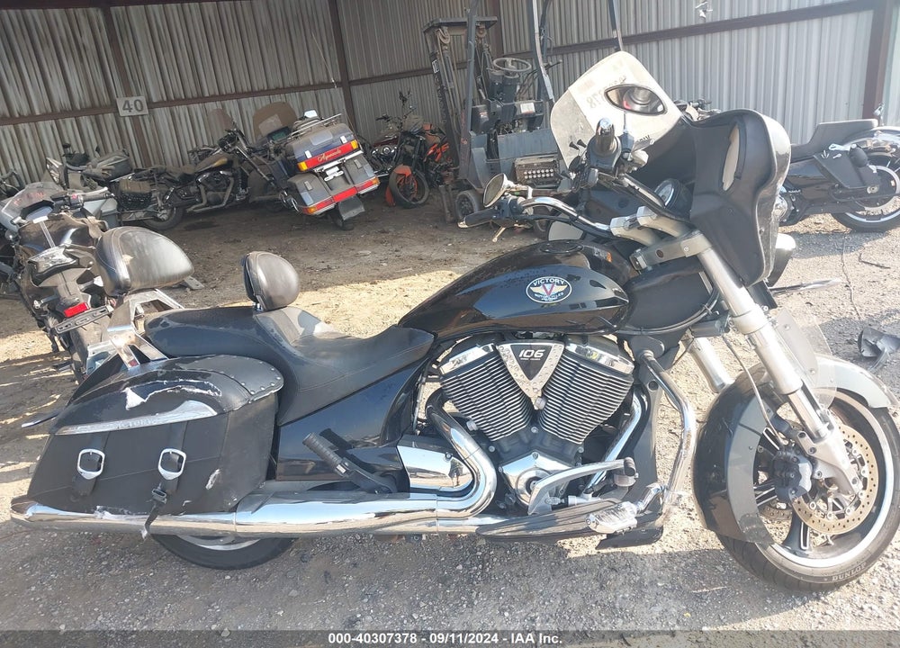 2011 VICTORY MOTORCYCLES CROSS ROADS STANDARD VIN: 5VPBB36N0B3004494