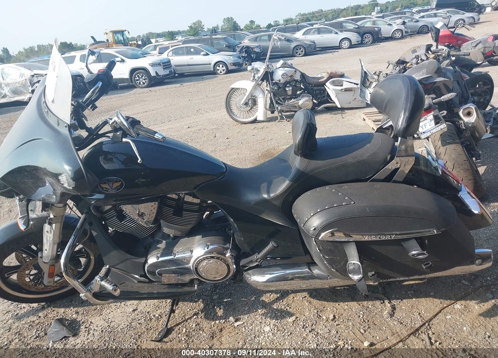 2011 VICTORY MOTORCYCLES CROSS ROADS STANDARD VIN: 5VPBB36N0B3004494