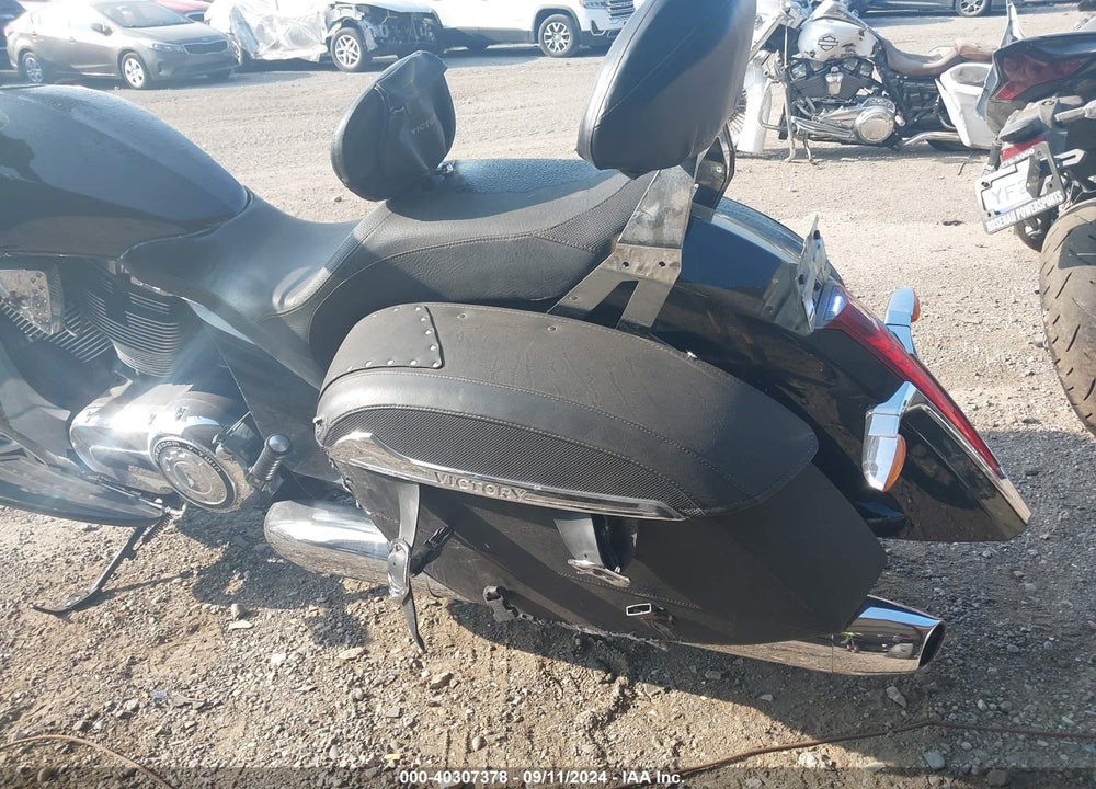 2011 VICTORY MOTORCYCLES CROSS ROADS STANDARD VIN: 5VPBB36N0B3004494