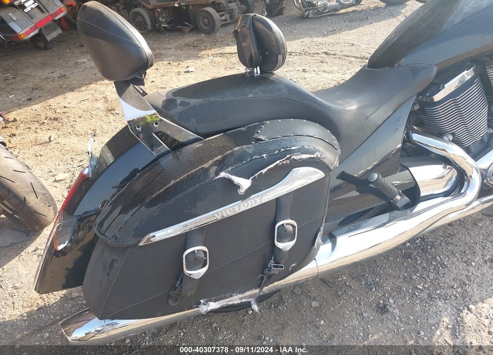 2011 VICTORY MOTORCYCLES CROSS ROADS STANDARD VIN: 5VPBB36N0B3004494