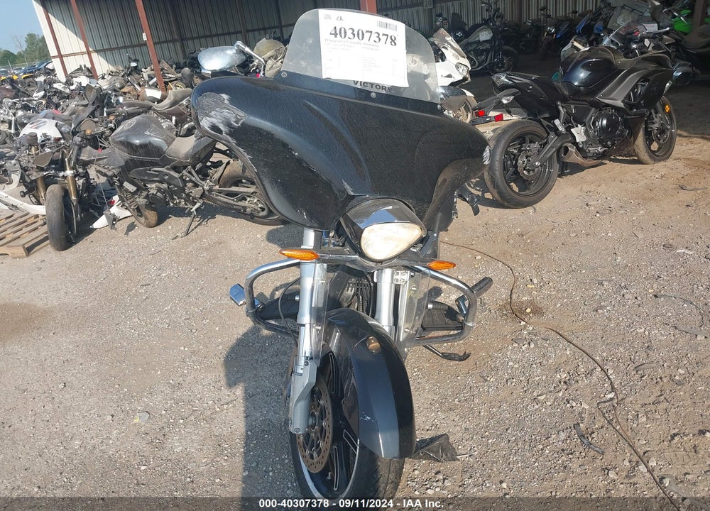 2011 VICTORY MOTORCYCLES CROSS ROADS STANDARD VIN: 5VPBB36N0B3004494