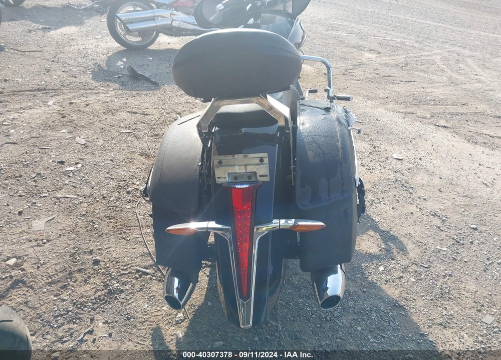 2011 VICTORY MOTORCYCLES CROSS ROADS STANDARD VIN: 5VPBB36N0B3004494