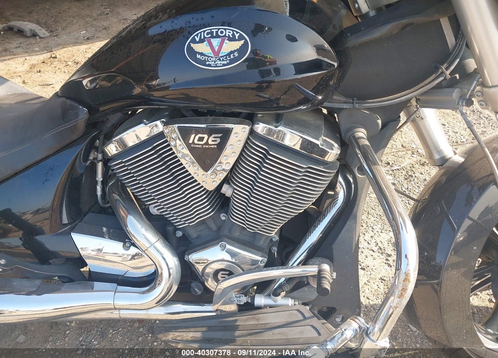 2011 VICTORY MOTORCYCLES CROSS ROADS STANDARD VIN: 5VPBB36N0B3004494