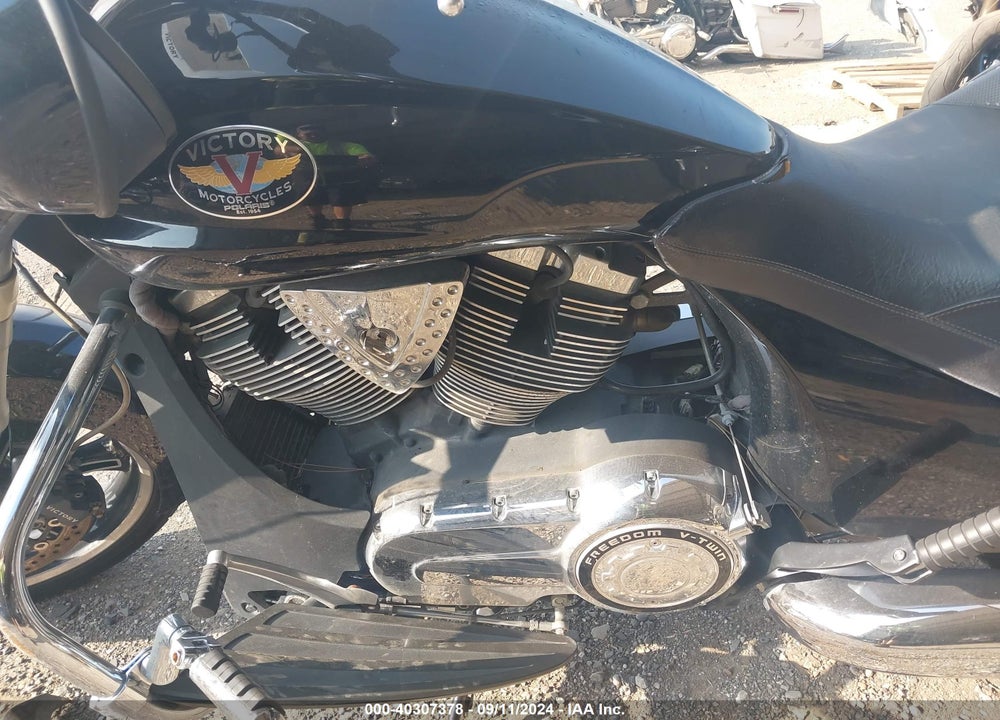 2011 VICTORY MOTORCYCLES CROSS ROADS STANDARD VIN: 5VPBB36N0B3004494