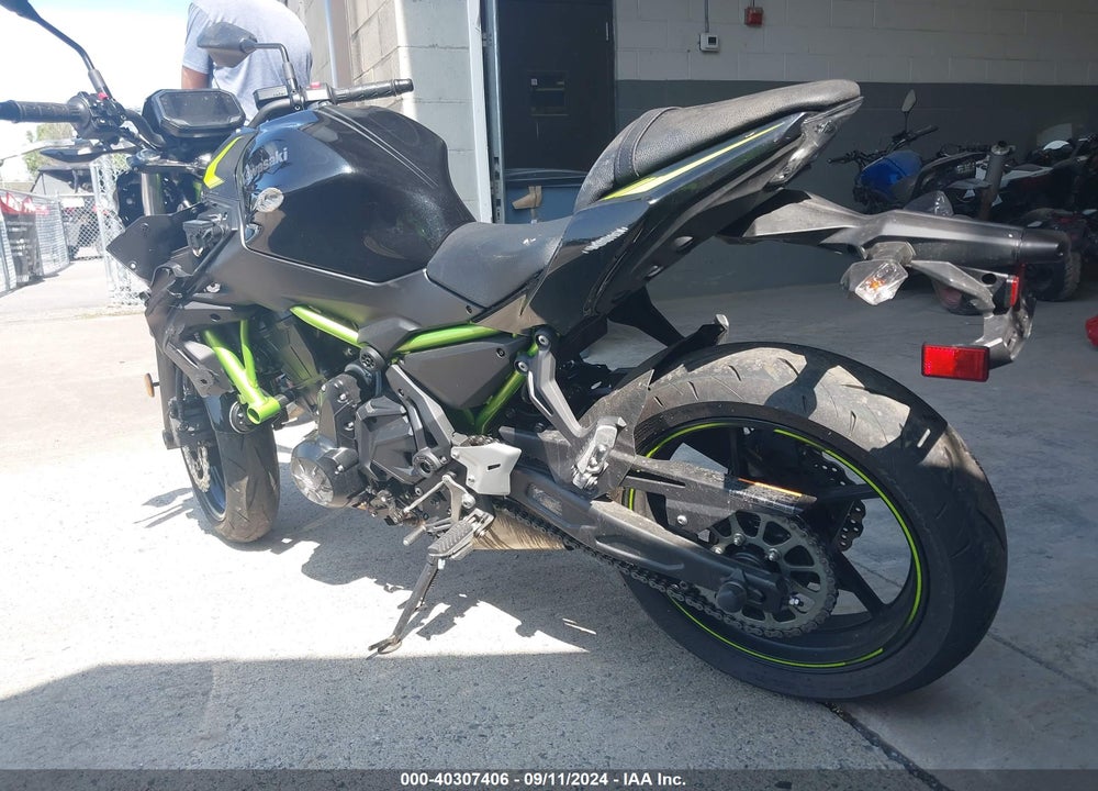 2022 KAWASAKI ER650 L VIN: ML5EREL13NDA76998