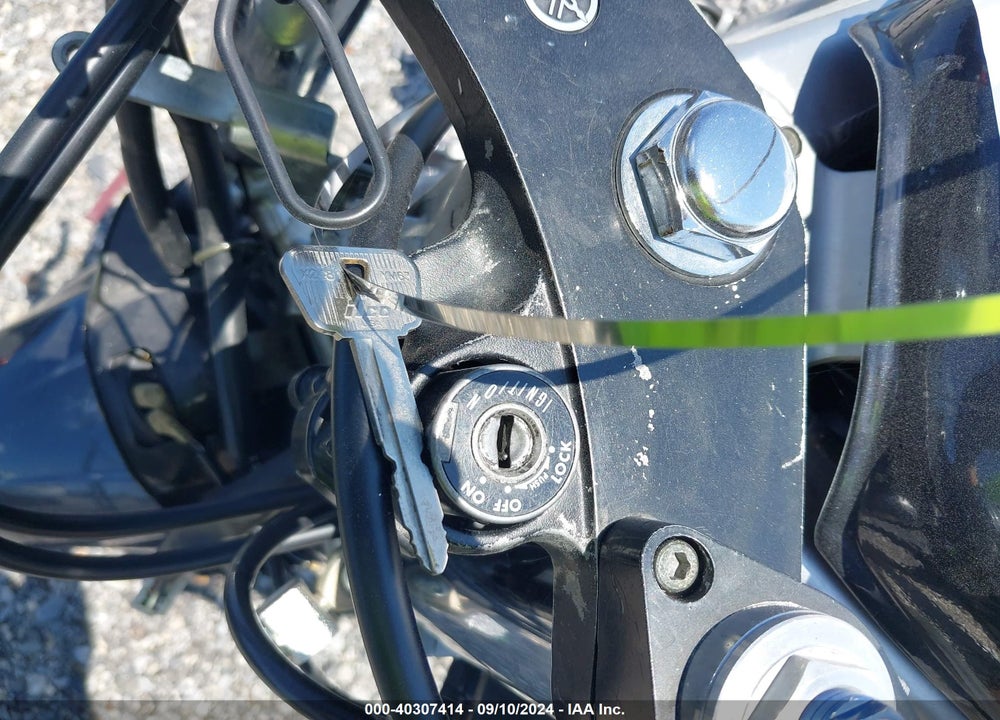 1999 YAMAHA YZFR6 L VIN: JYARJ04E7XA004881