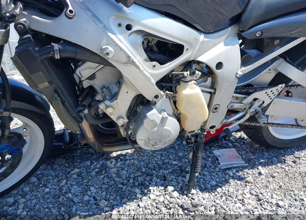 1999 YAMAHA YZFR6 L VIN: JYARJ04E7XA004881