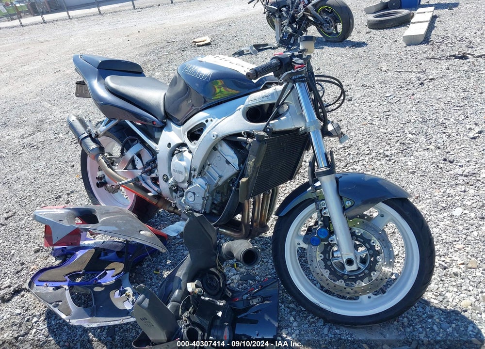 1999 YAMAHA YZFR6 L VIN: JYARJ04E7XA004881