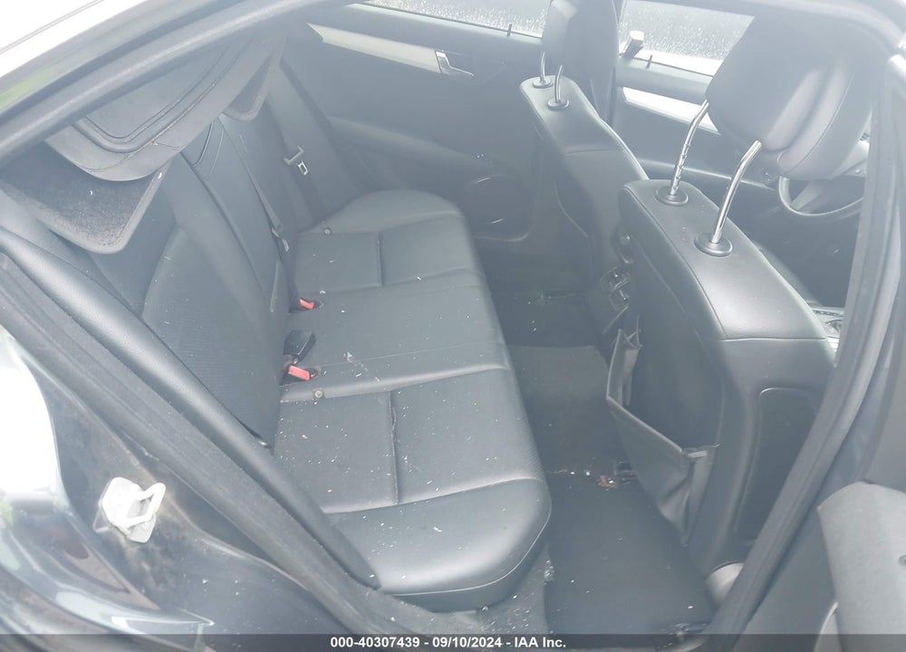 2009 MERCEDES-BENZ C 300 LUXURY/SPORT VIN: WDDGF54X09F200829