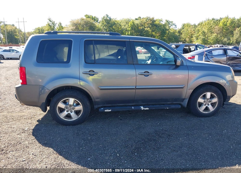 2011 HONDA PILOT EX-L VIN: 5FNYF4H55BB049384