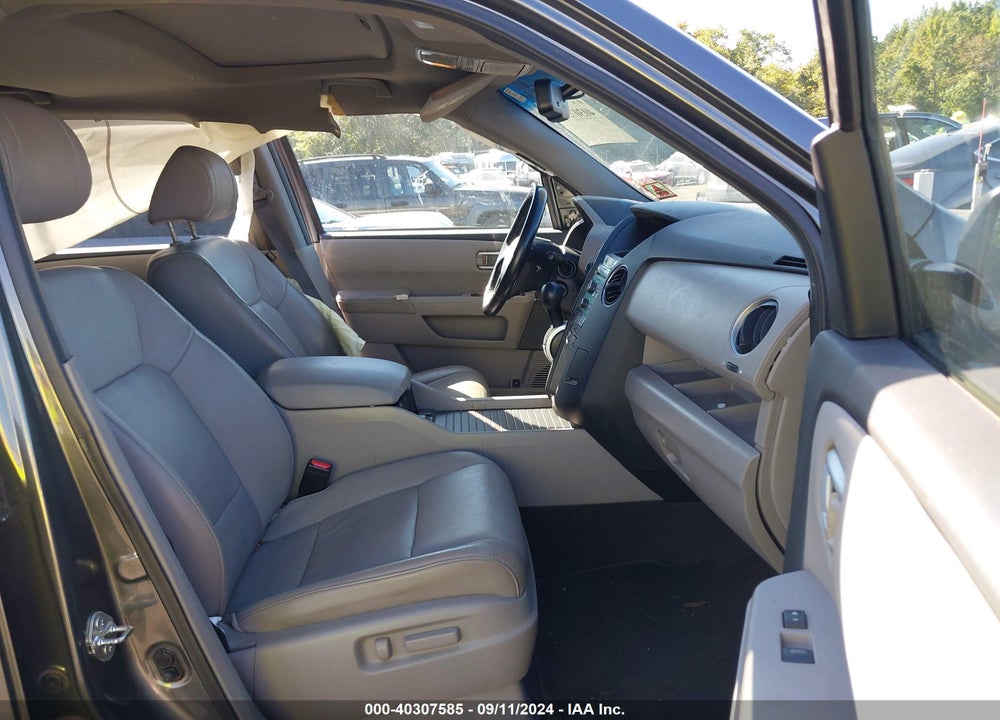 2011 HONDA PILOT EX-L VIN: 5FNYF4H55BB049384