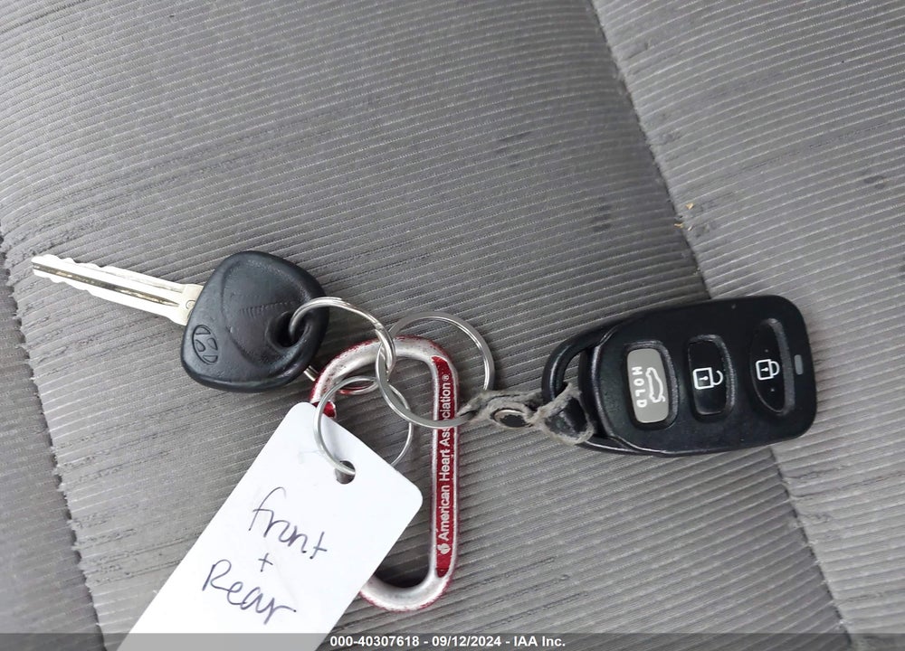 2017 HYUNDAI ELANTRA SE VIN: 5NPD74LF7HH195212