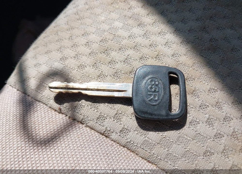 2007 TOYOTA RAV4 BASE V6 VIN: JTMBK33V375019912