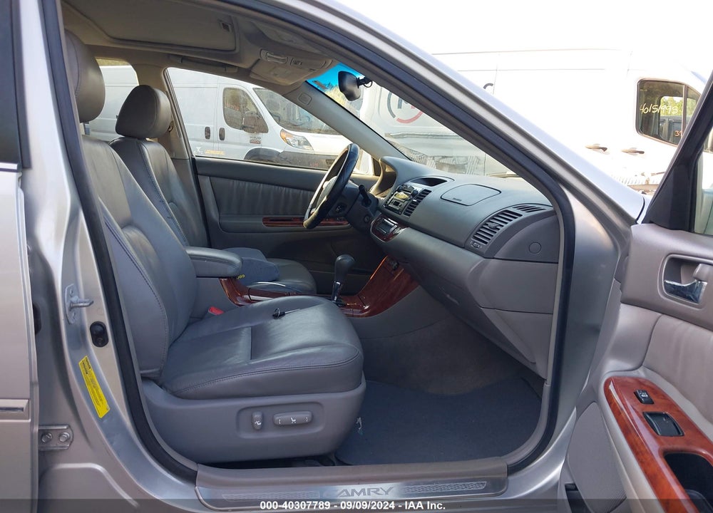 2005 TOYOTA CAMRY XLE V6 VIN: 4T1BF30KX5U618318