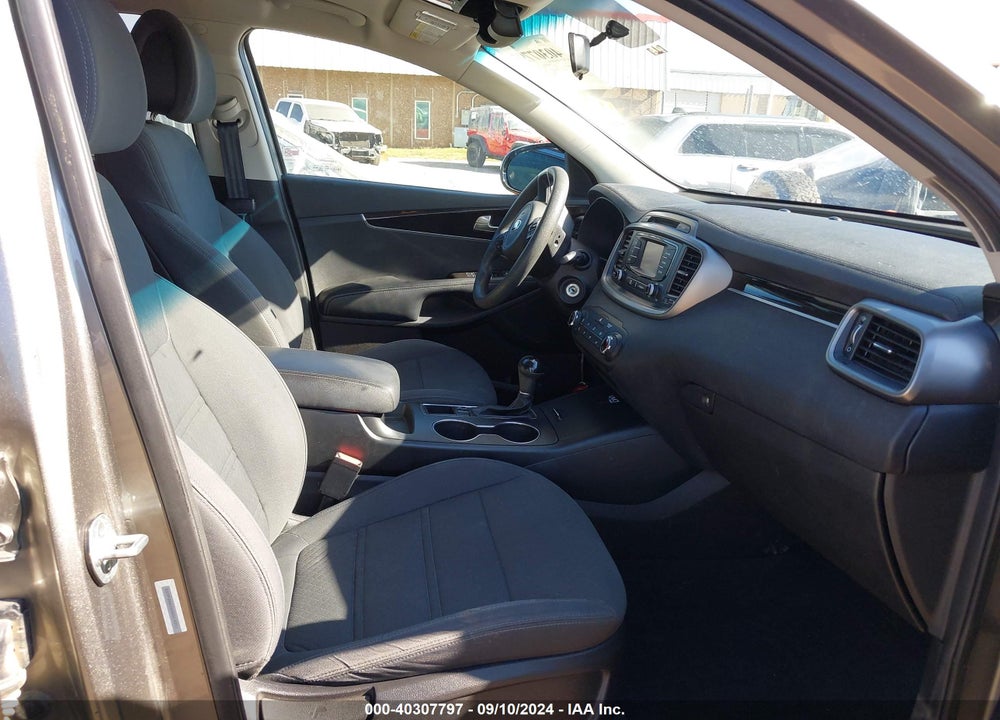 2016 KIA SORENTO 2.4L LX VIN: 5XYPG4A36GG014211