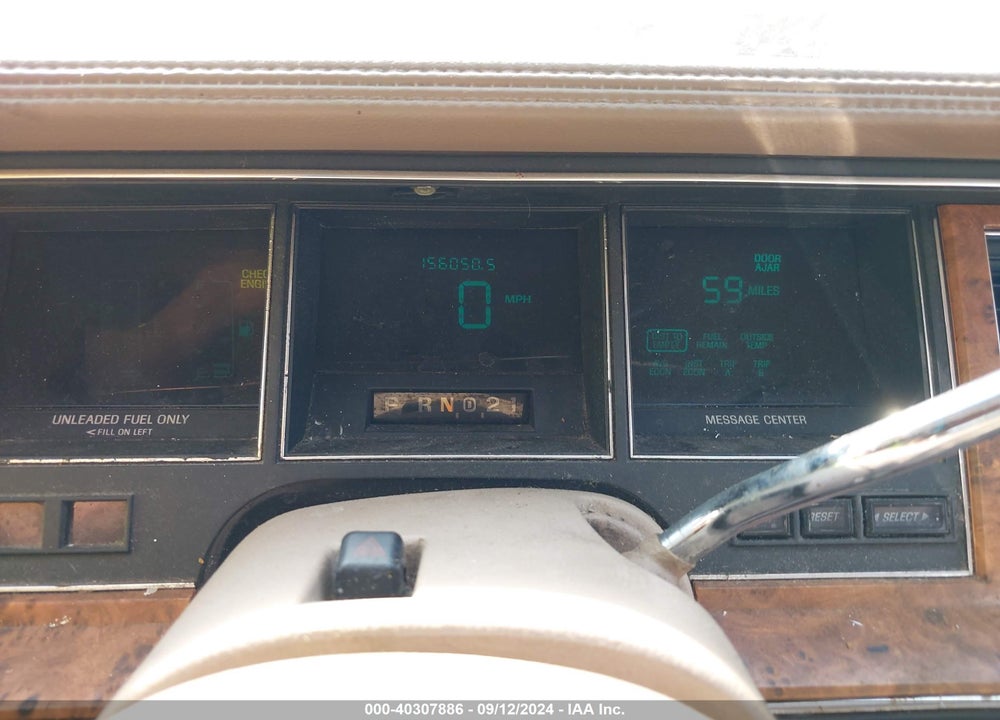 1993 LINCOLN TOWN CAR SIGNATURE/JACK NICKLAUS VIN: 1LNLM82W5PY776228