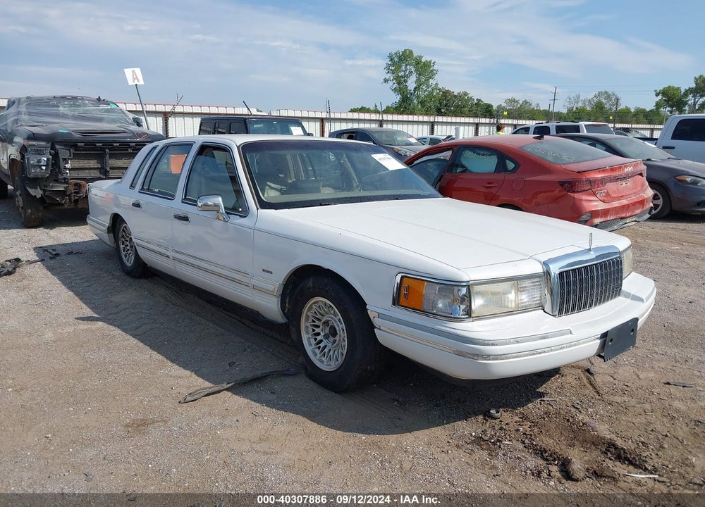 1993 LINCOLN TOWN CAR SIGNATURE/JACK NICKLAUS VIN: 1LNLM82W5PY776228