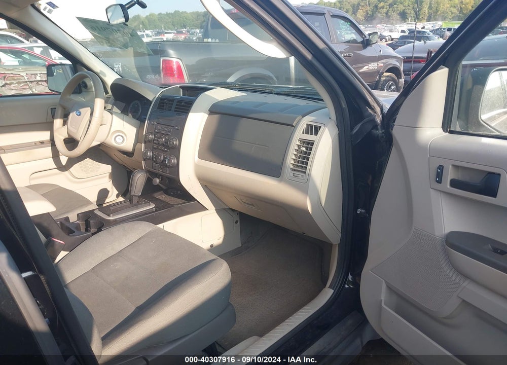 2010 FORD ESCAPE XLS VIN: 1FMCU0C77AKA70414