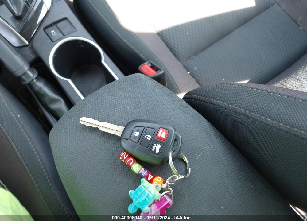 2019 TOYOTA COROLLA LE VIN: 2T1BURHE9KC158993