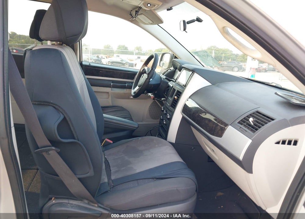 2010 DODGE GRAND CARAVAN SXT VIN: 2D4RN5D15AR211763