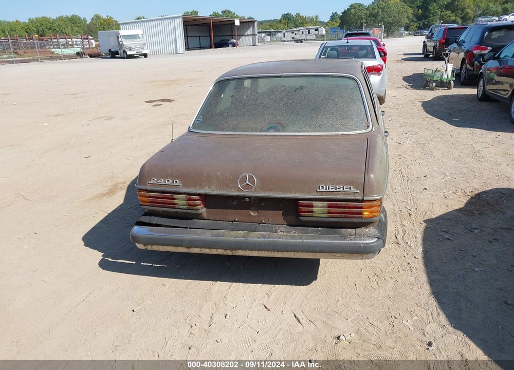1977 MERCEDES-BENZ 240D VIN: 12312312020436